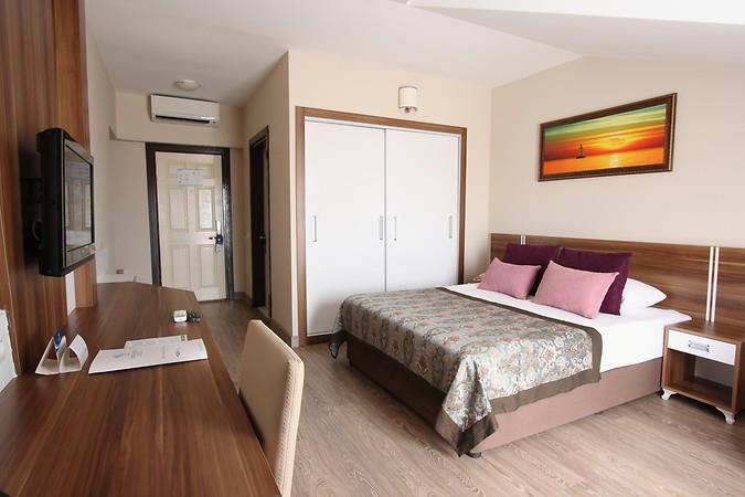 Crystal Aura Beach Resort & SPA Hotel