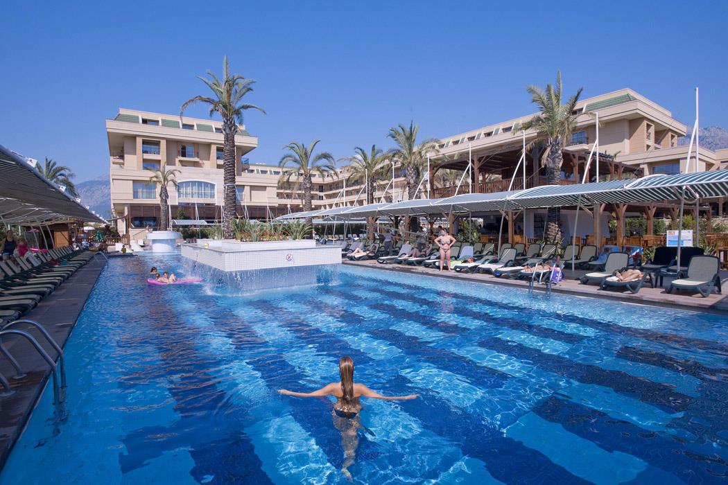 Crystal De Luxe Resort & SPA Hotel