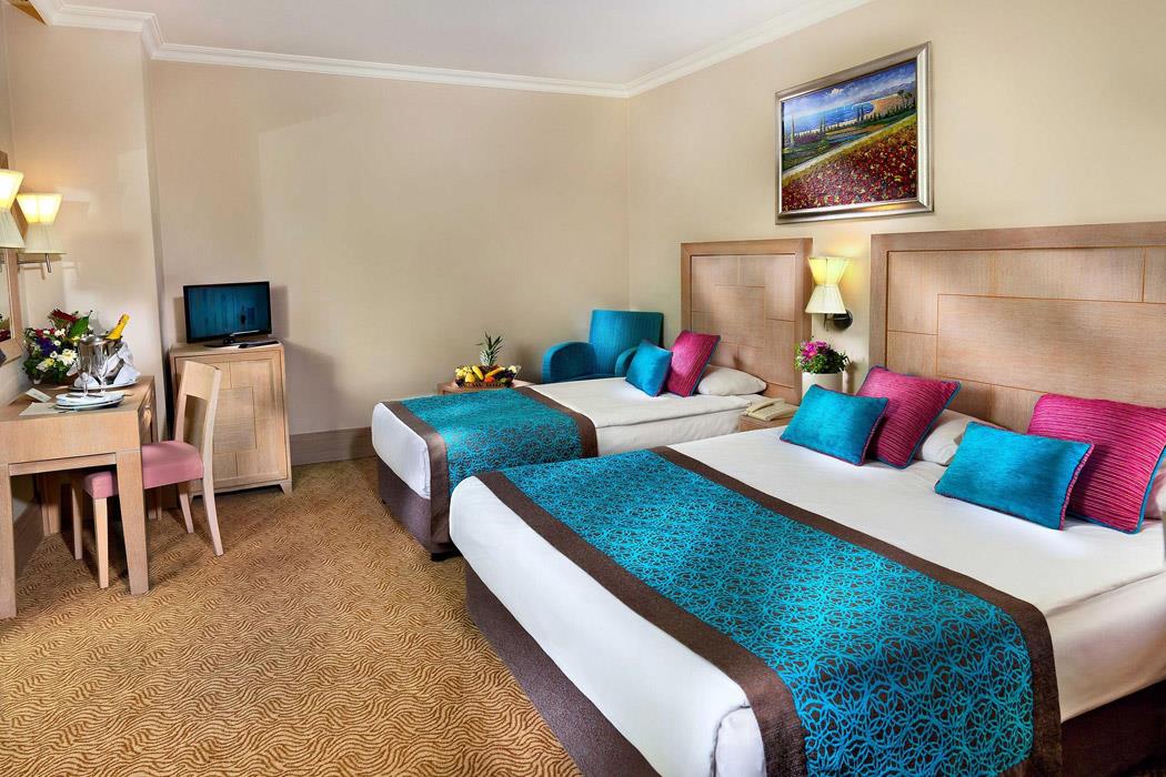 Crystal De Luxe Resort & SPA Hotel