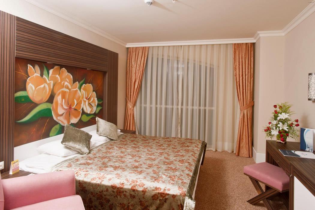 Crystal De Luxe Resort & SPA Hotel