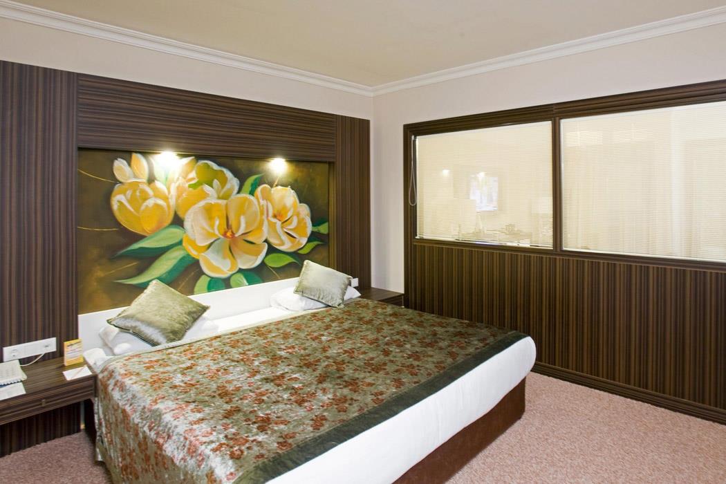 Crystal De Luxe Resort & SPA Hotel