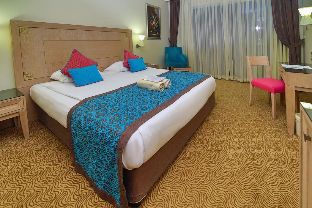 Crystal De Luxe Resort & SPA Hotel