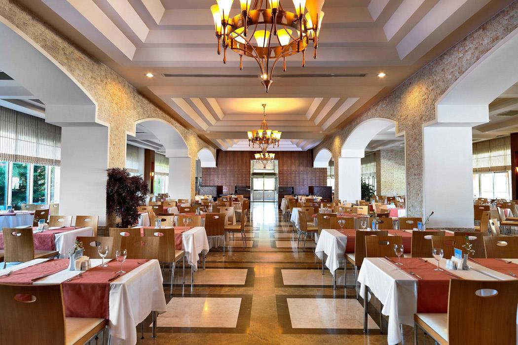 Crystal De Luxe Resort & SPA Hotel