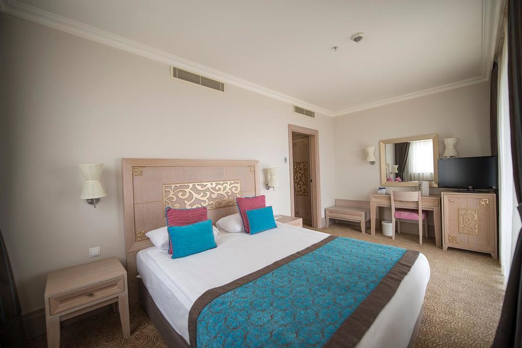 Crystal Family Resort & SPA Hotel