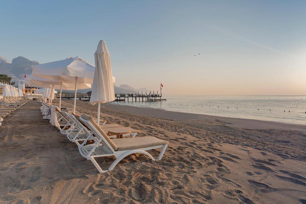 Crystal Flora Beach Resort