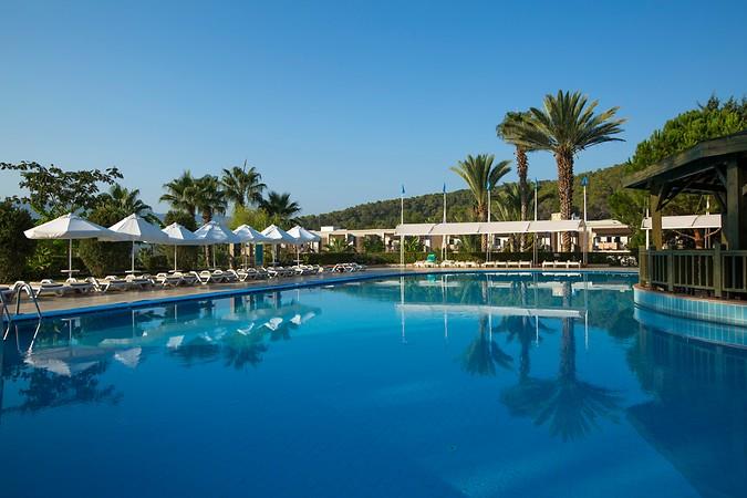 Crystal Green Bay Resort Spa