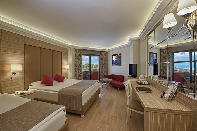 Delphin Deluxe Resort Hotel