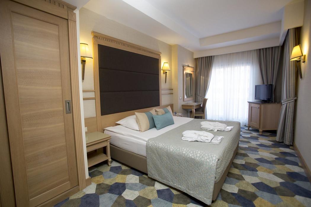 Fame Residence Lara SPA Hotel