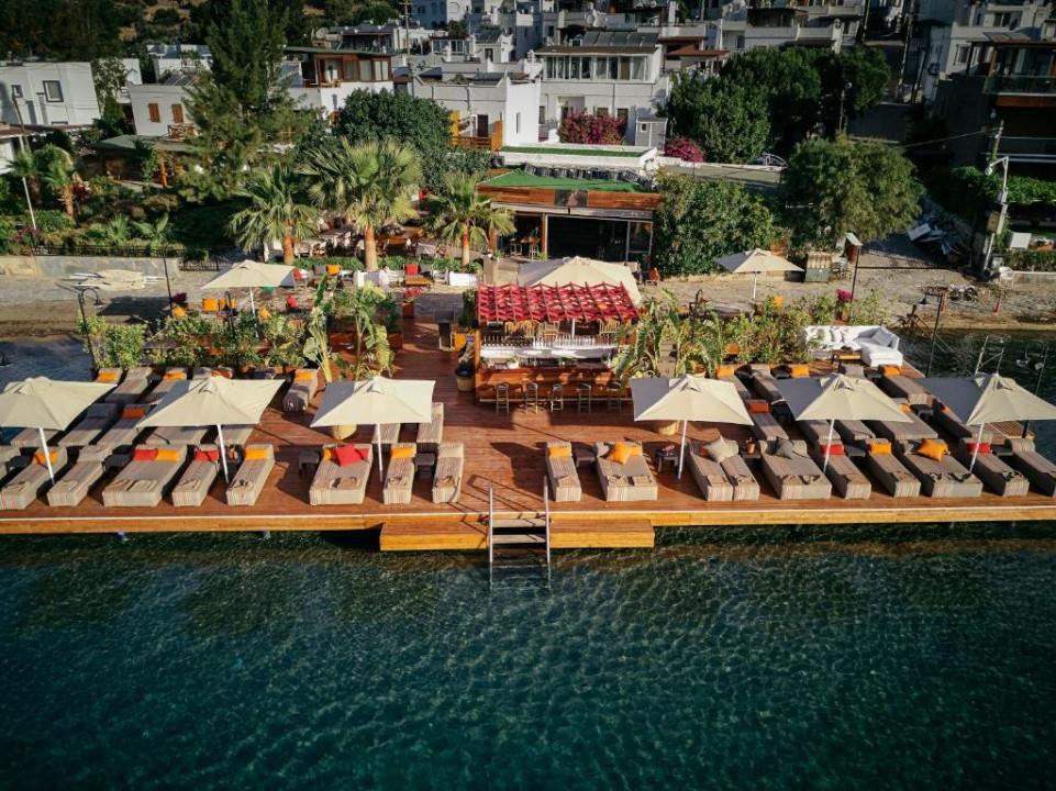 Galen Hotel Beach