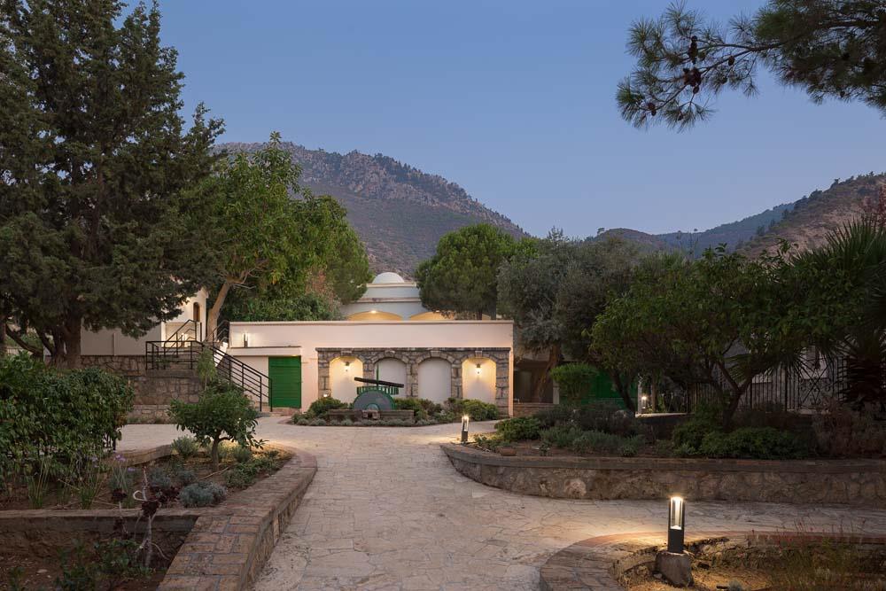 Gillham Vineyard Hotel
