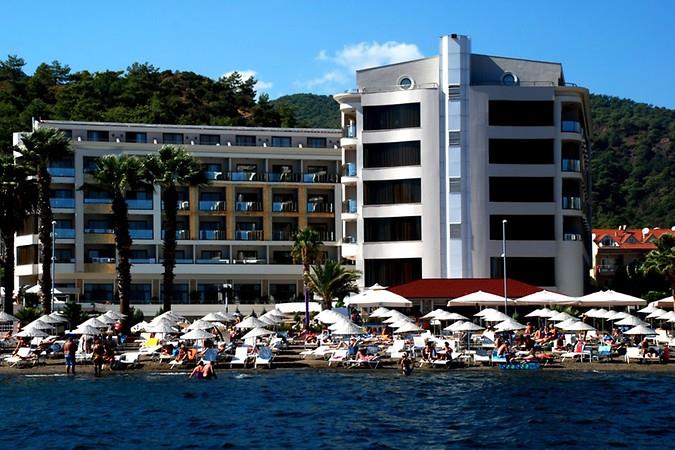 Golden Rock Beach Hotel 