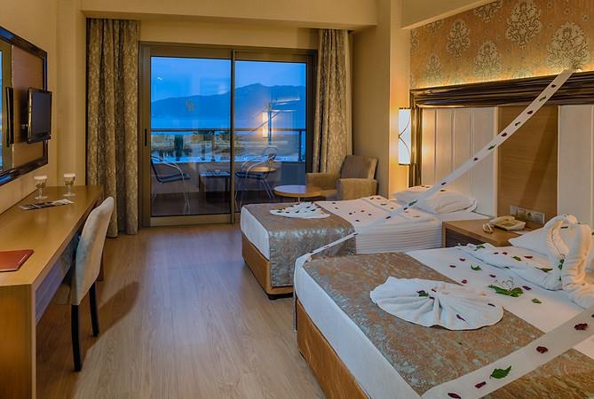 Golden Rock Beach Hotel 