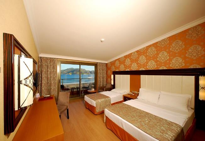 Golden Rock Beach Hotel 