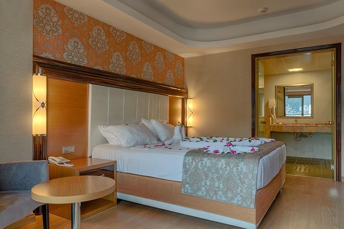 Golden Rock Beach Hotel 