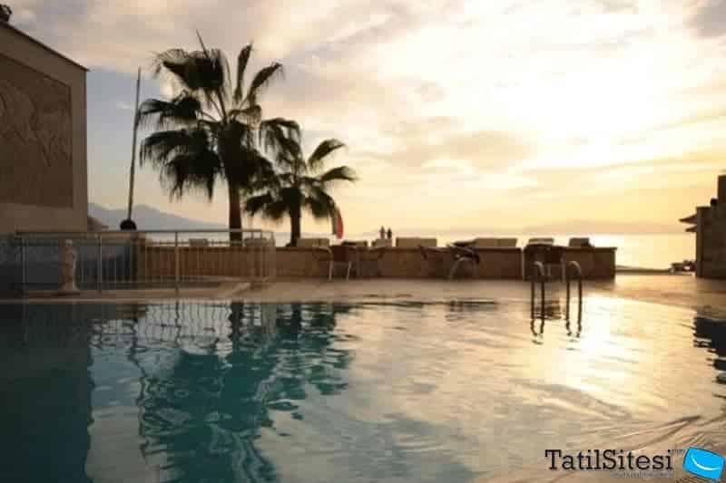 Coast Light Hotel (Passive)