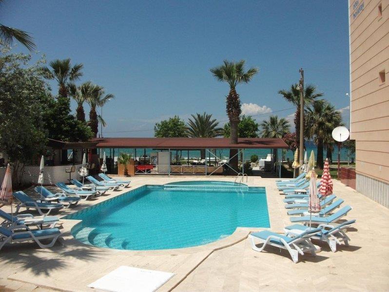 Holiday Hotel Güzelçamlı