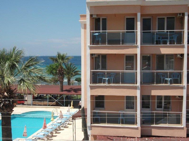 Holiday Hotel Güzelçamlı