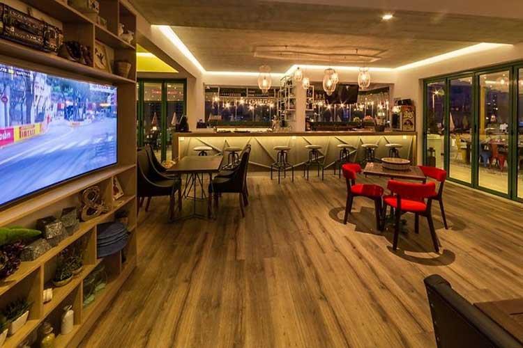 Honeymoon Beach Hotel