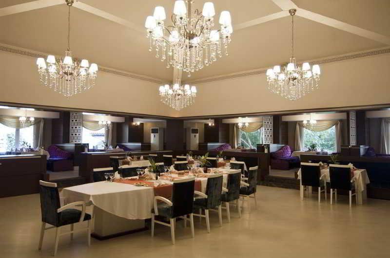 Jacaranda Luxury Club Hotel 