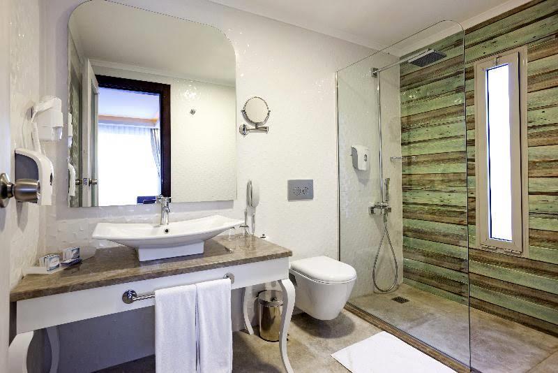 Jacaranda Luxury Club Hotel 