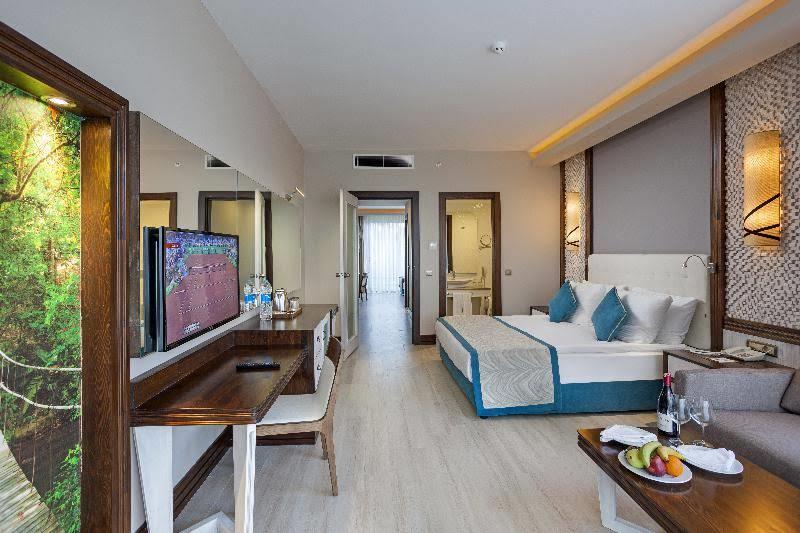 Jacaranda Luxury Club Hotel 