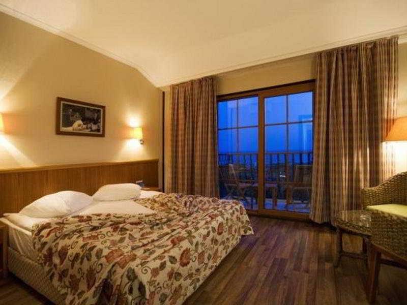 Jacaranda Luxury Club Hotel 