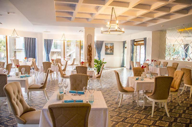 Jacaranda Luxury Club Hotel 