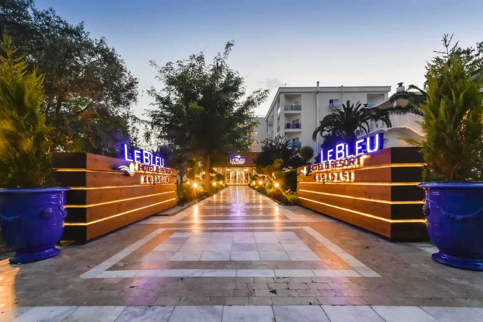 Le Bleu Hotel Resort