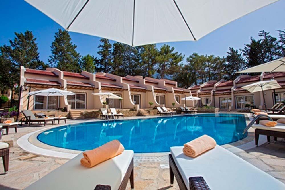 Le Chateau Lambousa Hotel