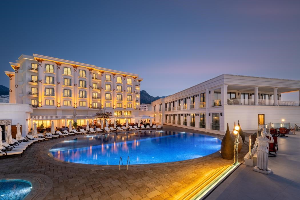 Les Ambassadeurs Hotel