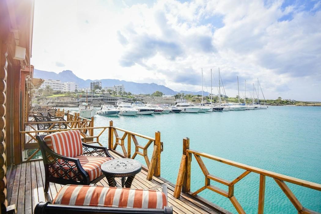 Les Ambassadeurs Hotel