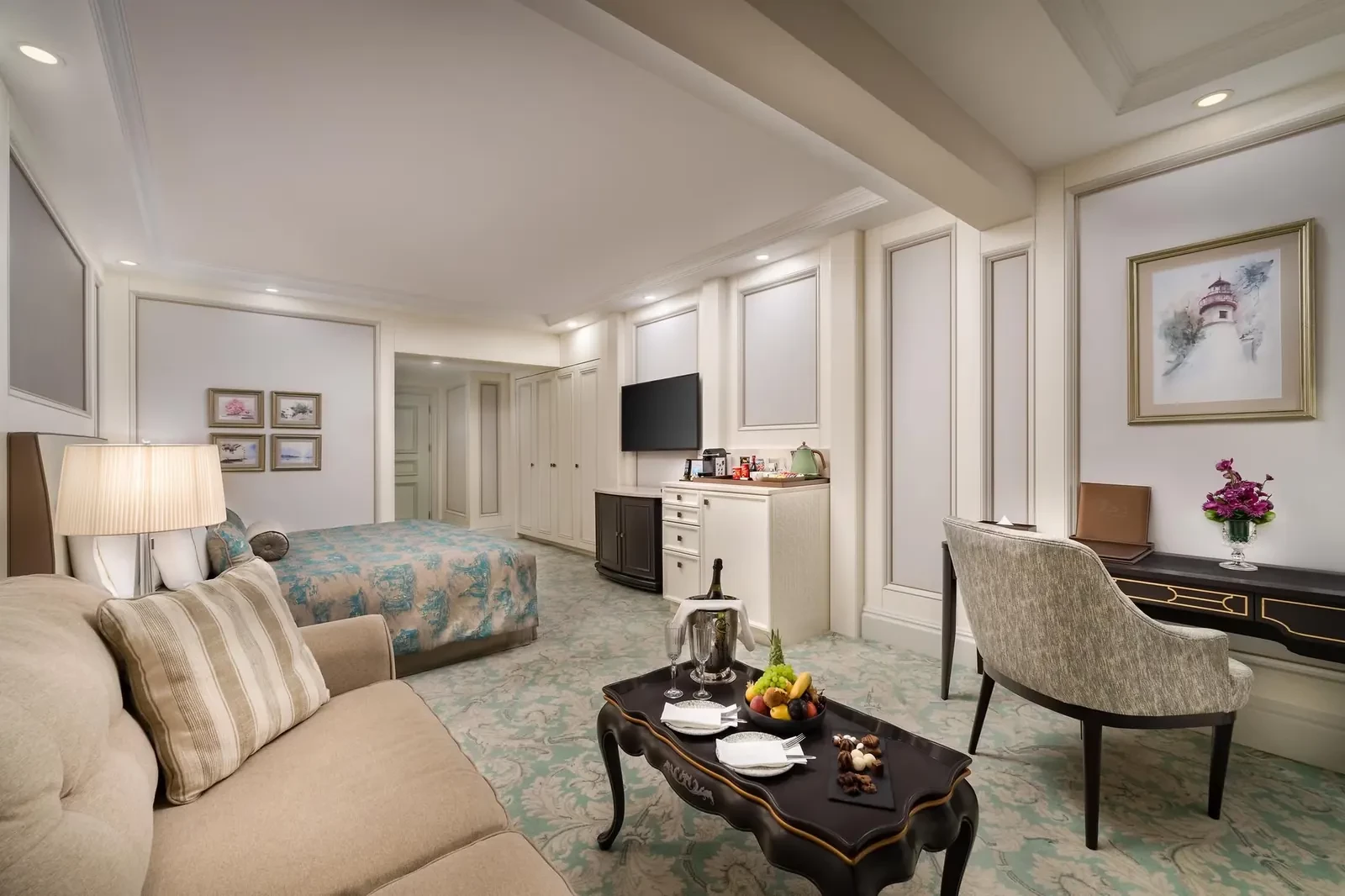 Les Ambassadeurs Hotel