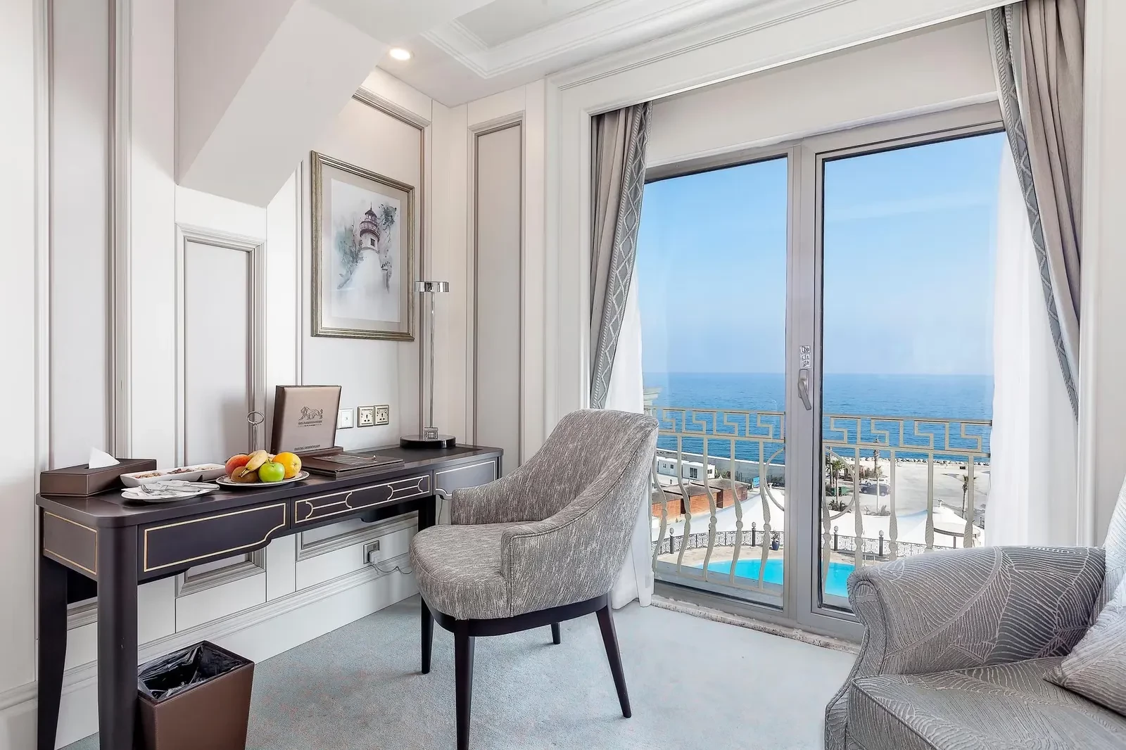 Les Ambassadeurs Hotel