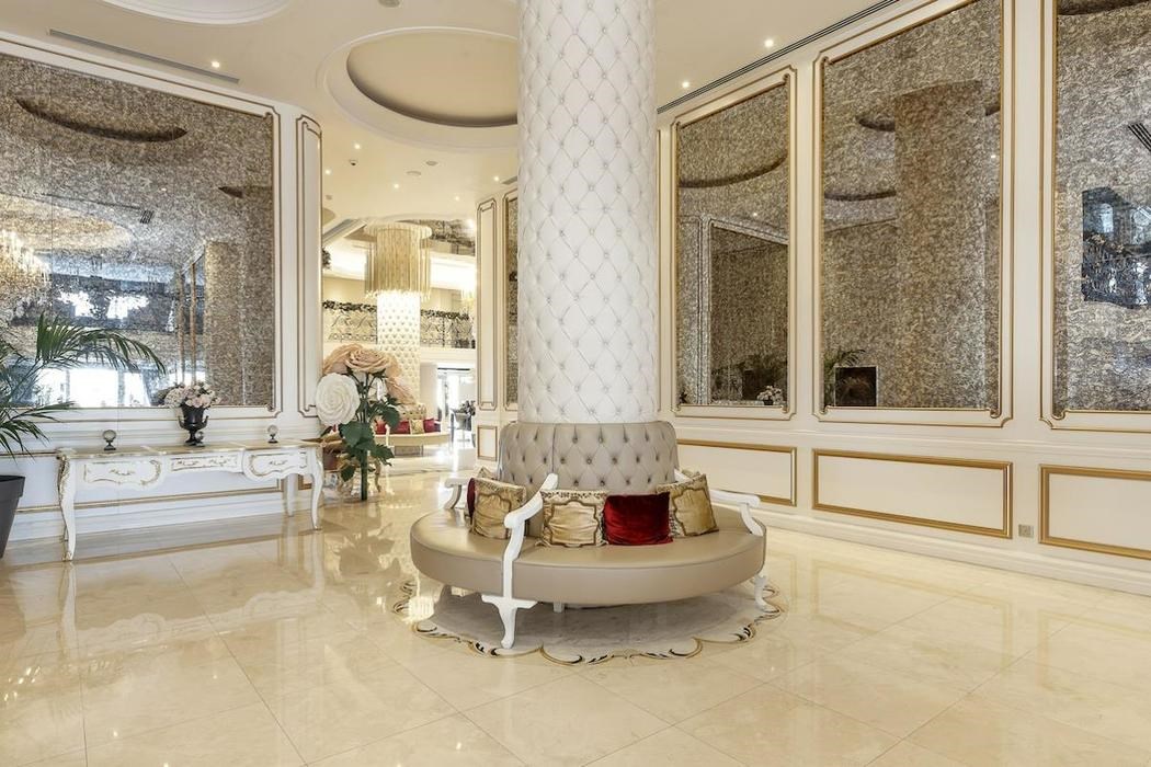 Les Ambassadeurs Hotel