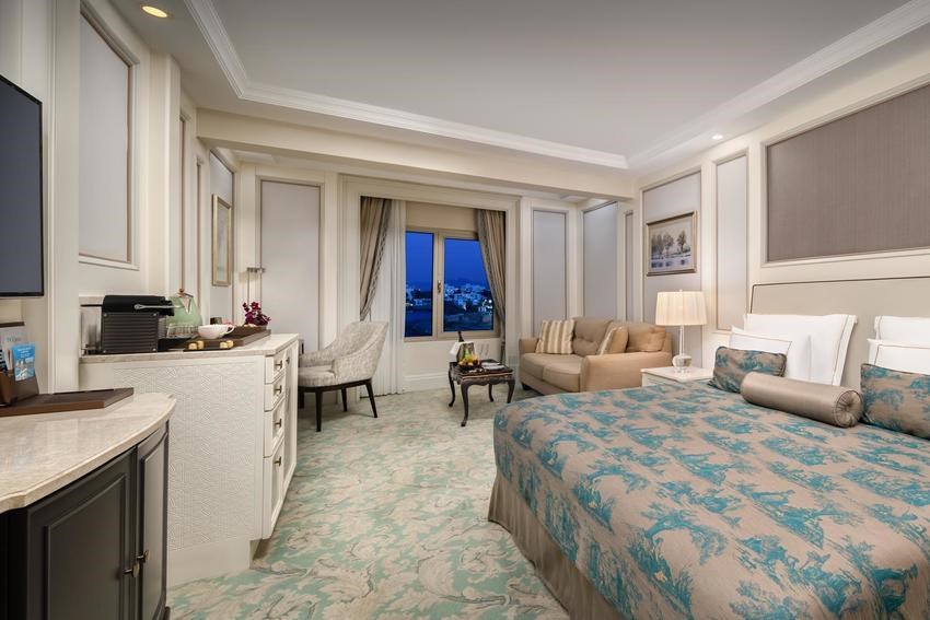 Les Ambassadeurs Hotel