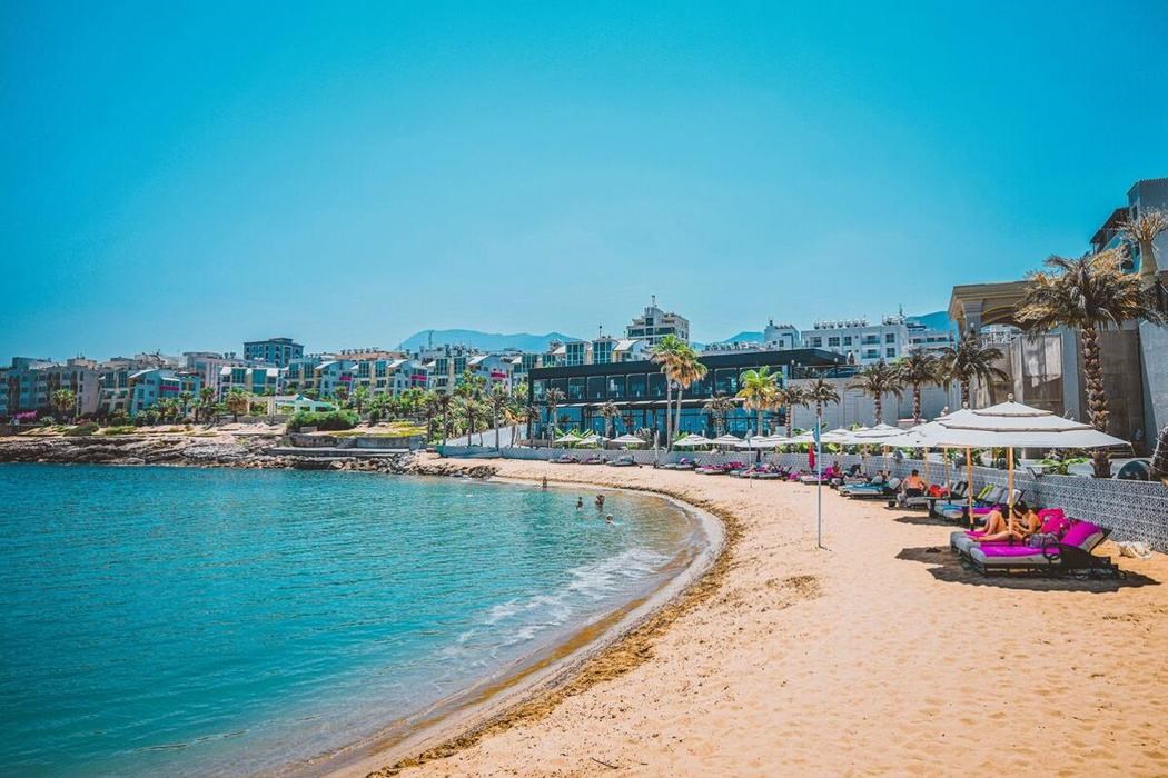 Les Ambassadeurs Hotel