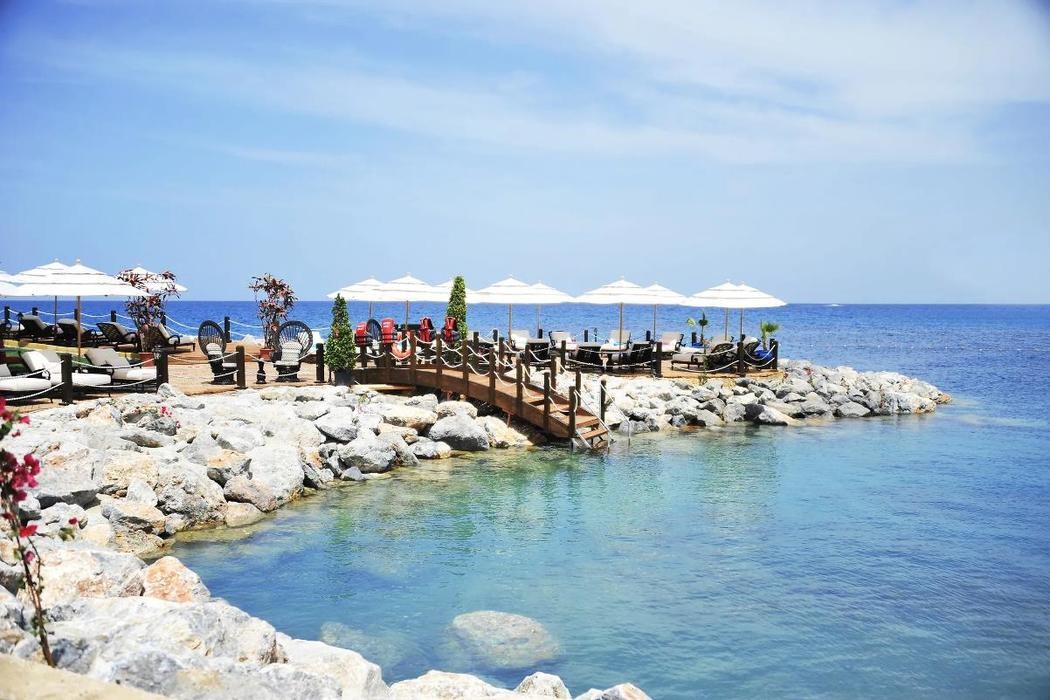 Les Ambassadeurs Hotel