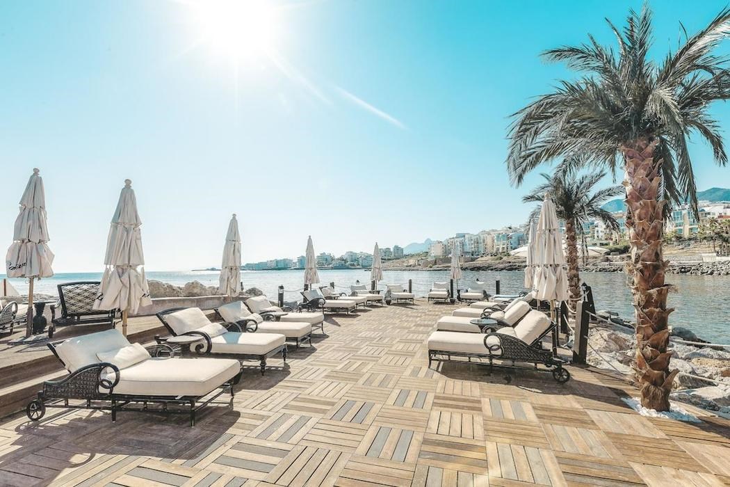 Les Ambassadeurs Hotel