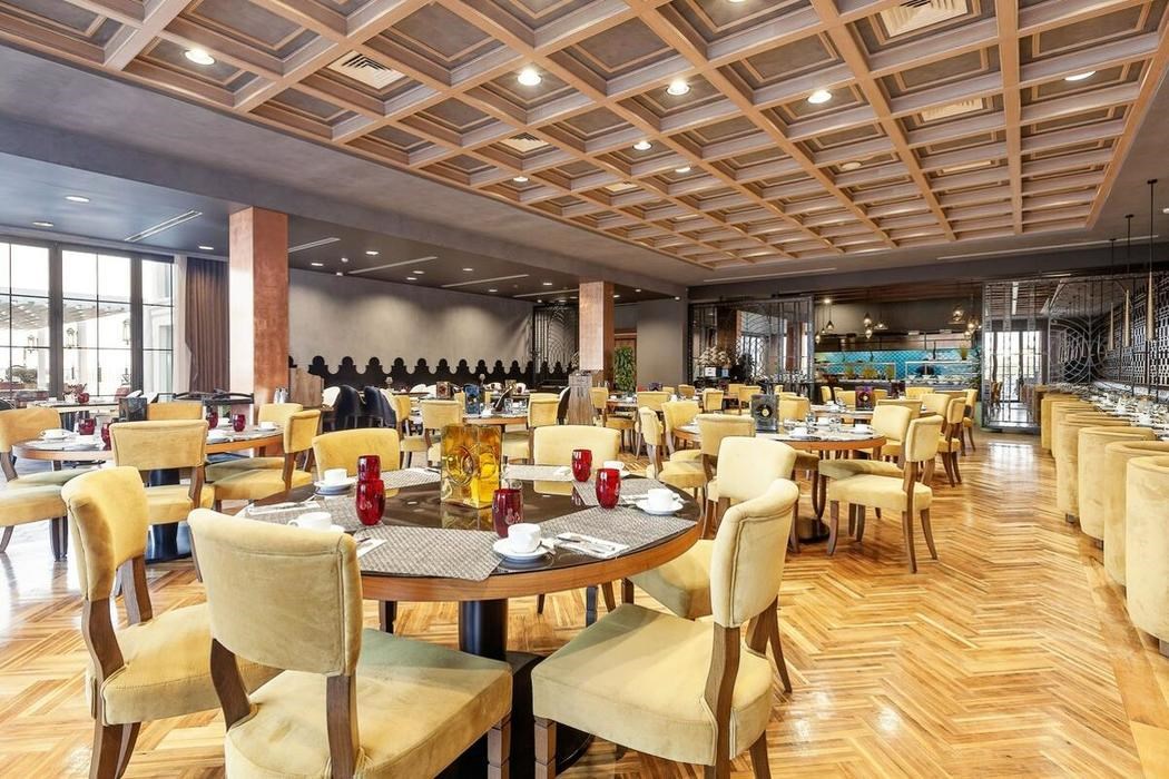 Les Ambassadeurs Hotel