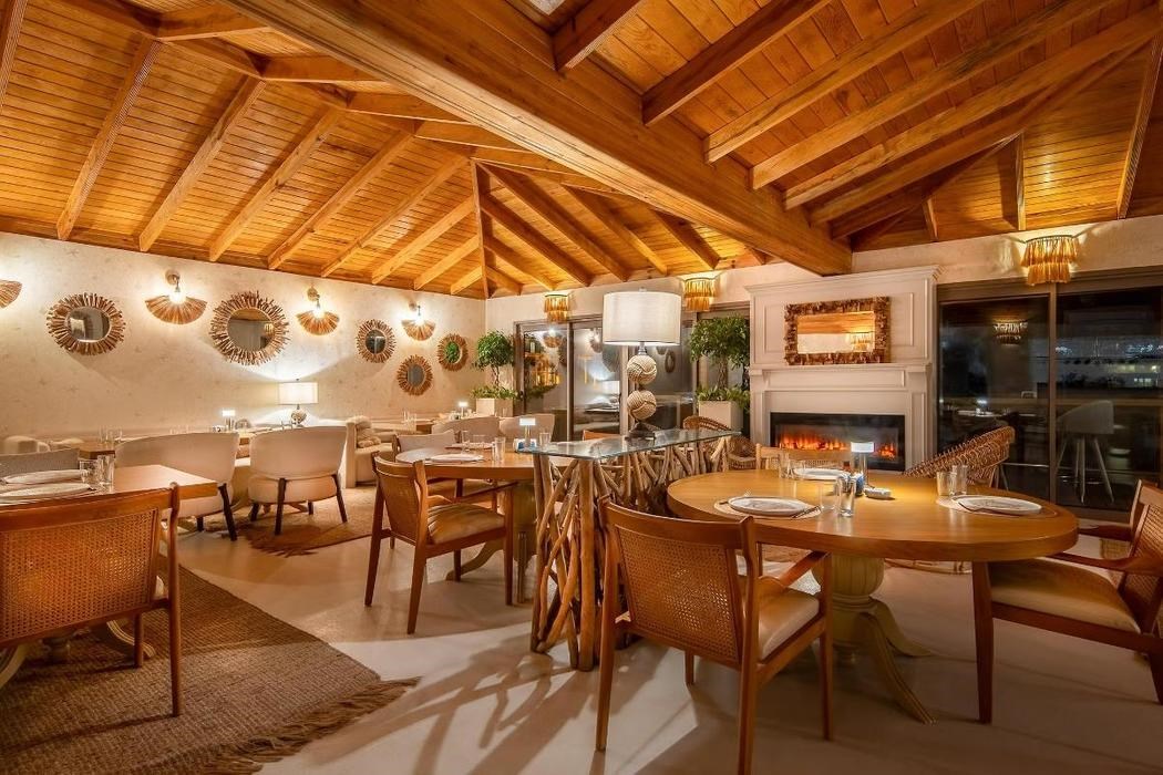 Les Ambassadeurs Hotel