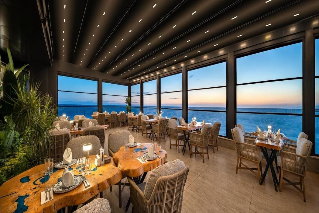 Les Ambassadeurs Hotel