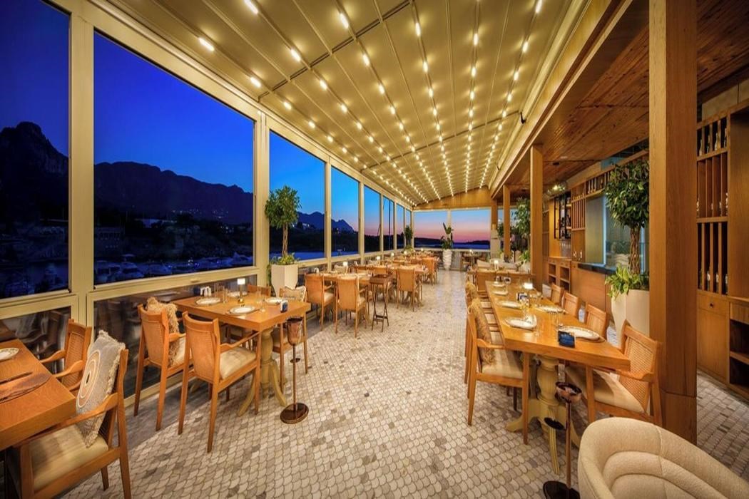 Les Ambassadeurs Hotel