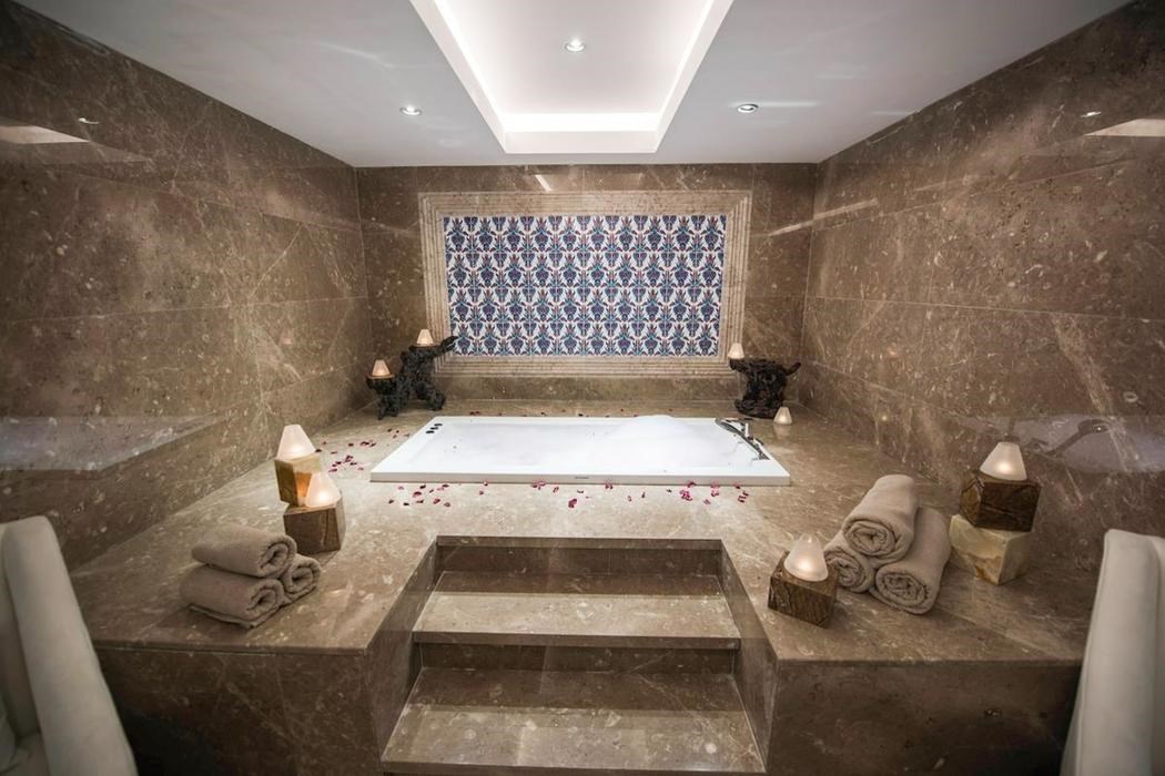 Les Ambassadeurs Hotel