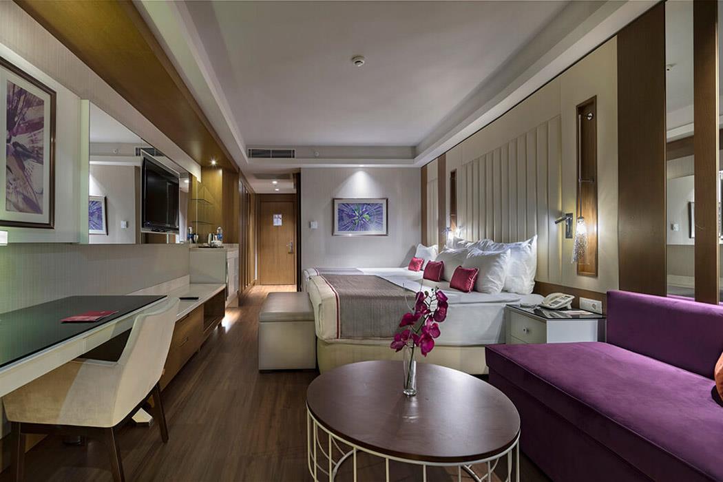 Limak Lara De Luxe Hotel & Resort