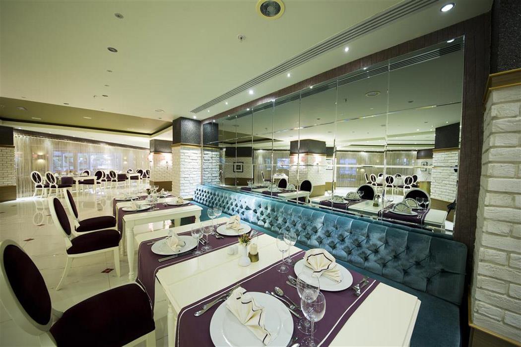 Limak Lara De Luxe Hotel & Resort