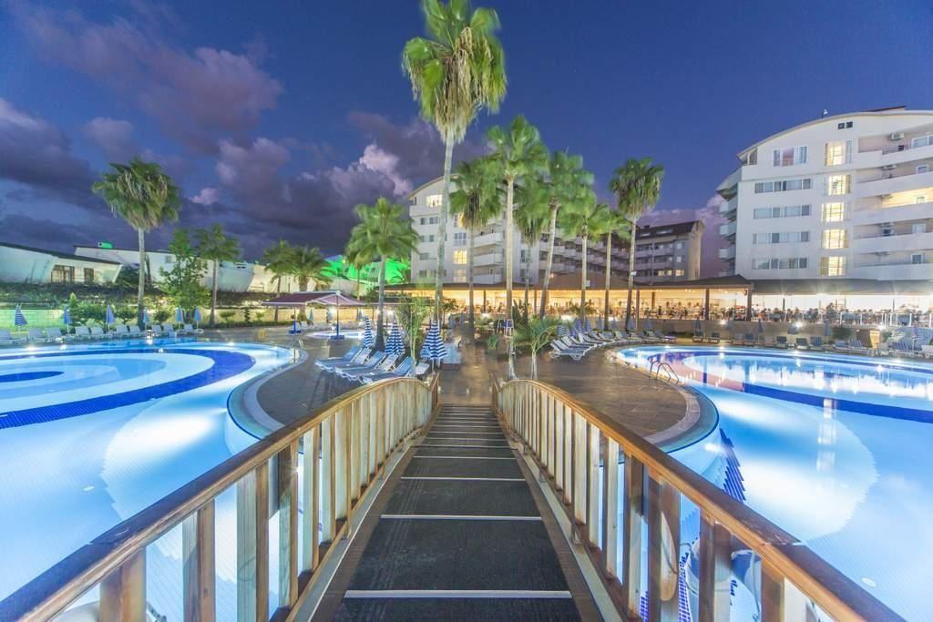 Lonicera World Hotel