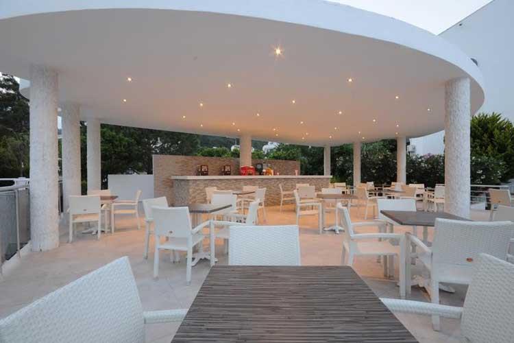 Luna Beach Deluxe Hotel