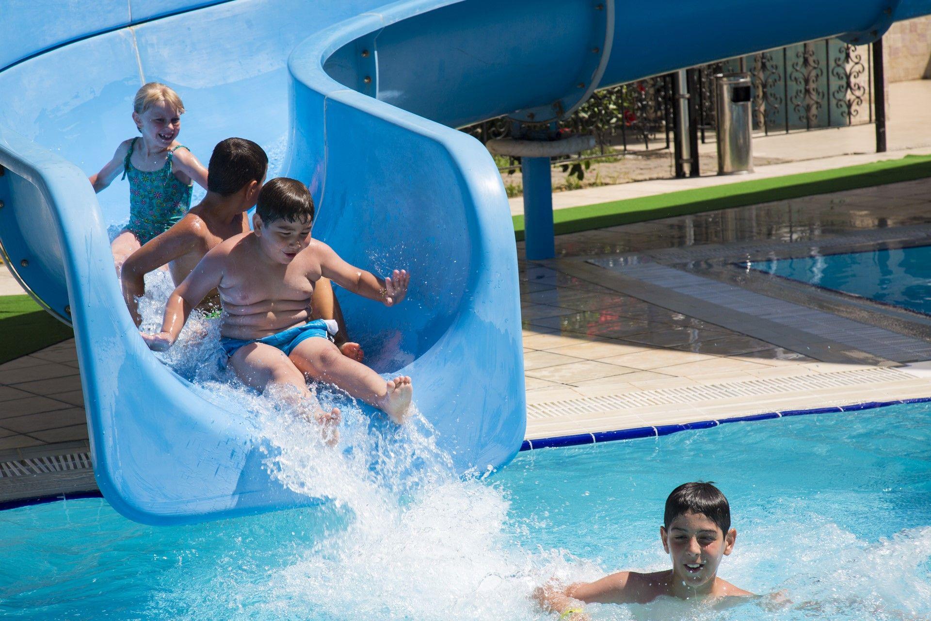 May Garden Club Hotel