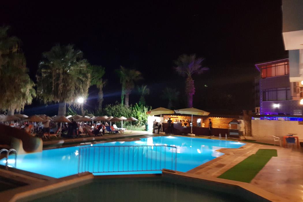 Nuova Beach Hotel