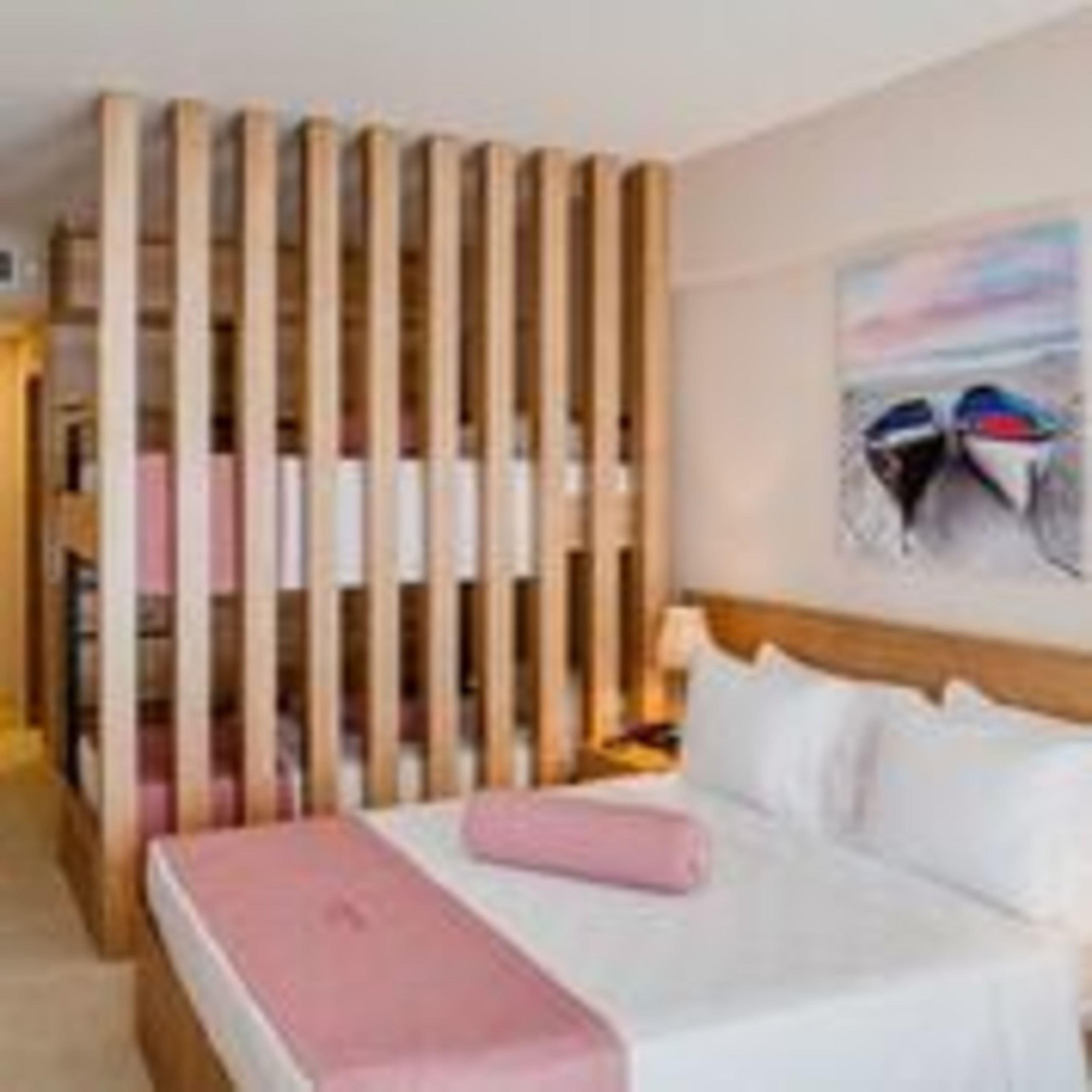 Olivia Palm Boutiqeu Hotel